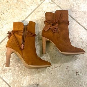 Brown ankle booties, never worn in perfect condition
